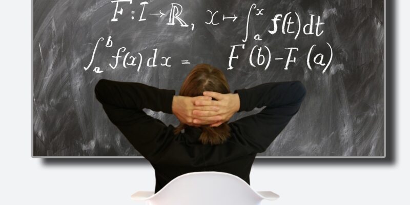 Álgebra: la clave para modelar y resolver problemas matemáticos